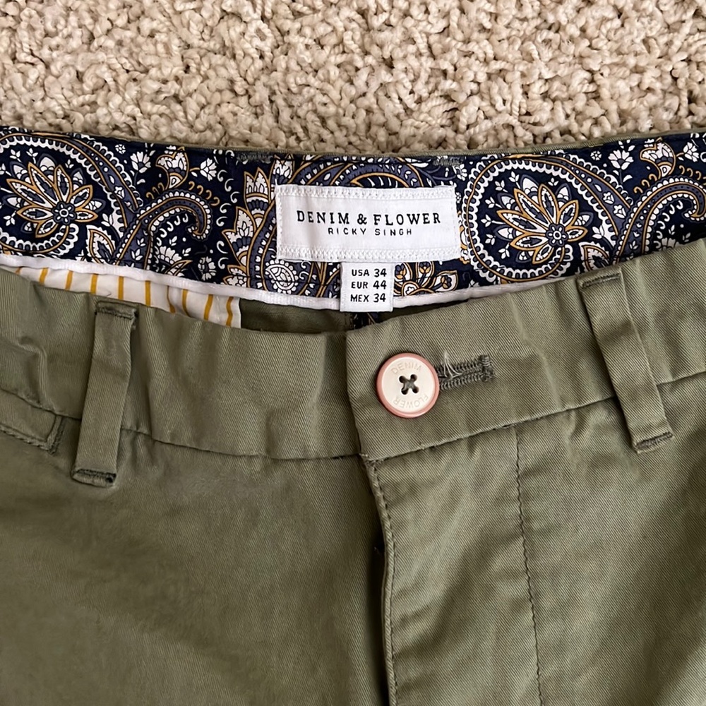 Dress khaki shorts size 34